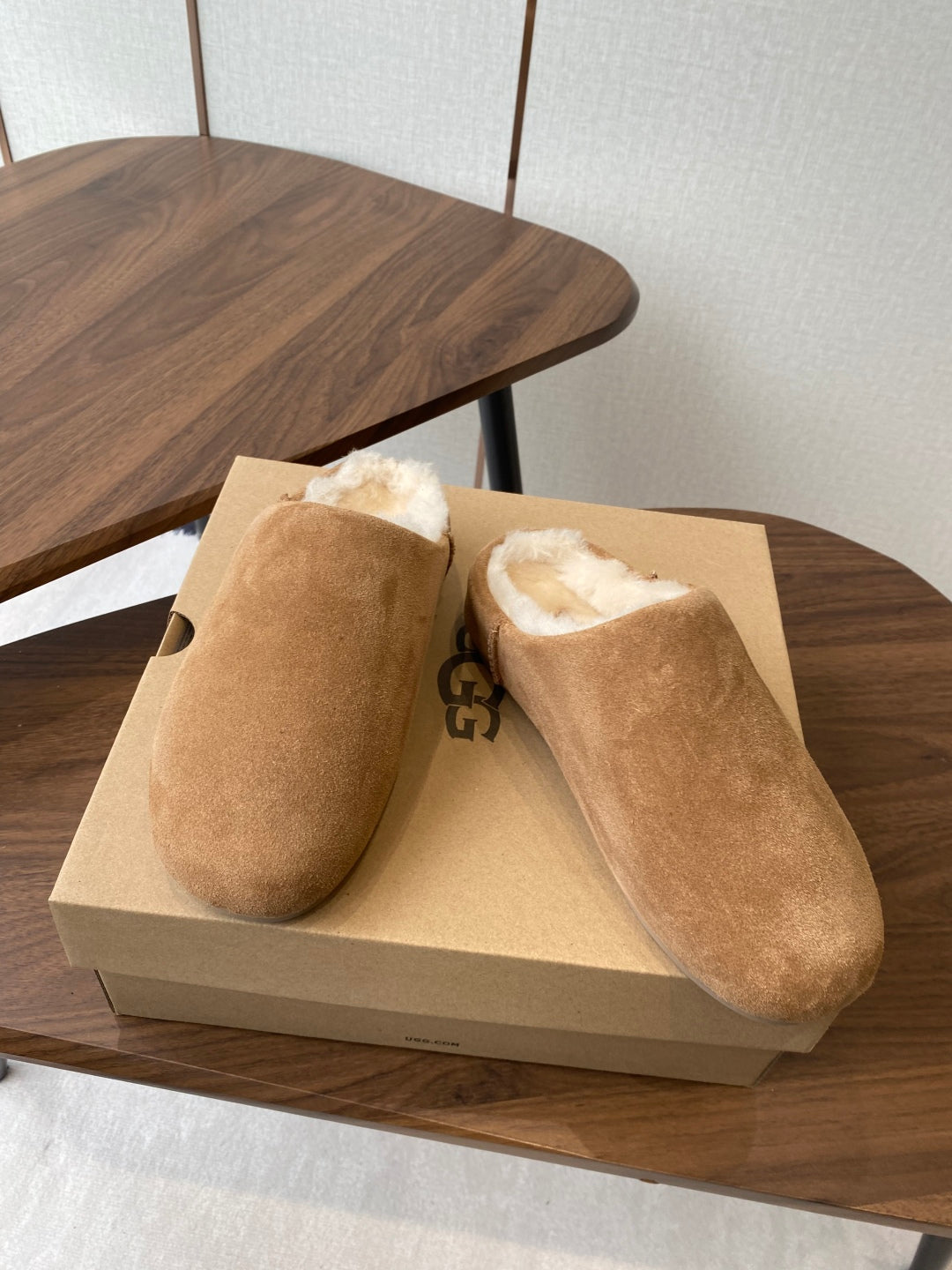 UGG Ansley Suede Mule Slippers – 25FW