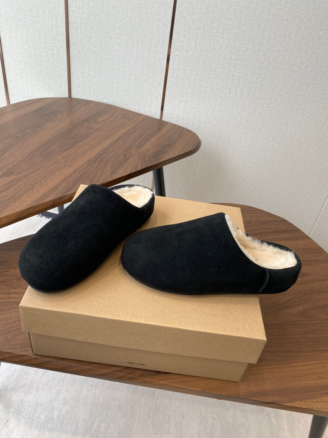 UGG Ansley Suede Mule Slippers – 25FW