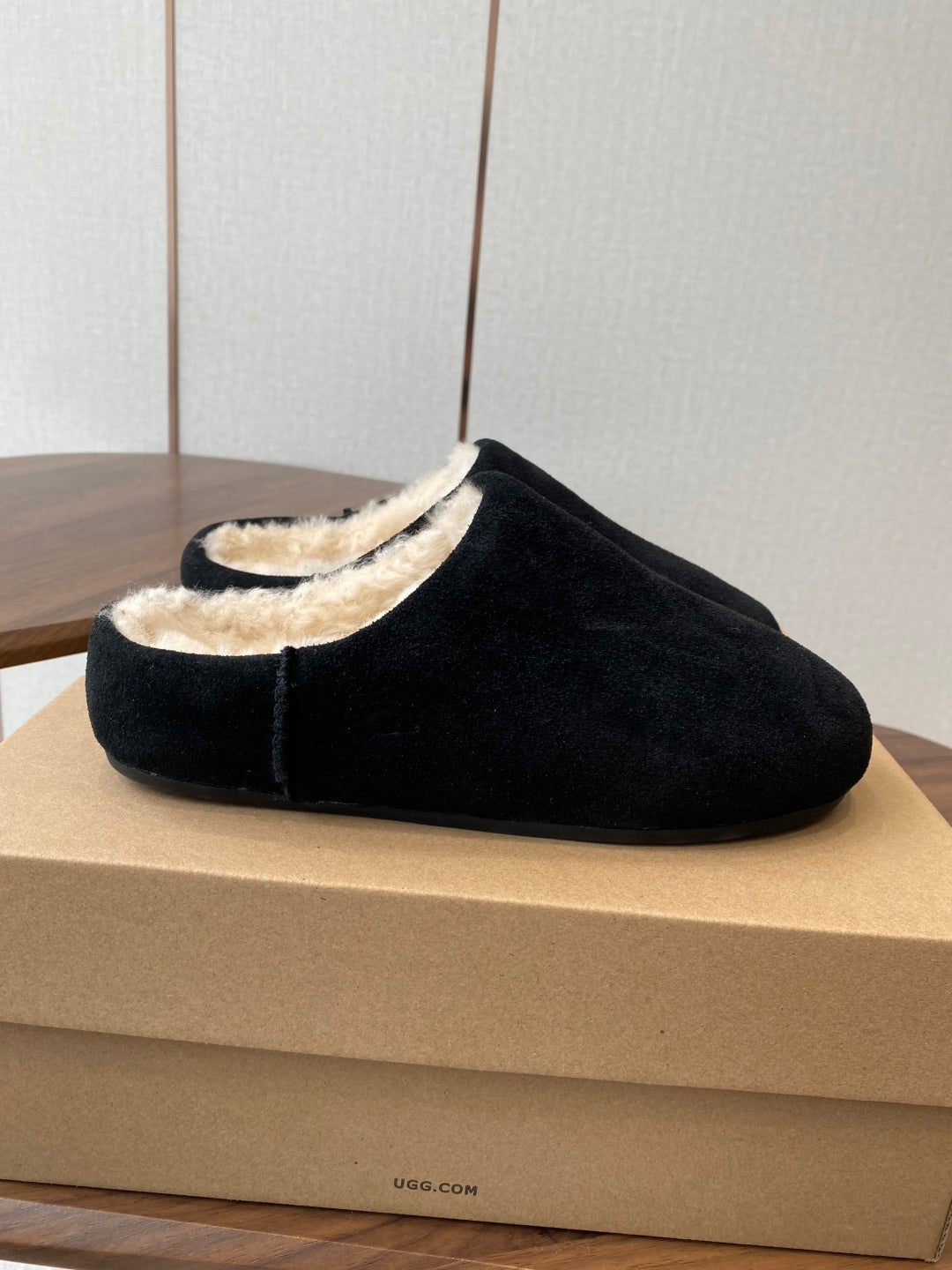 UGG Ansley Suede Mule Slippers – 25FW