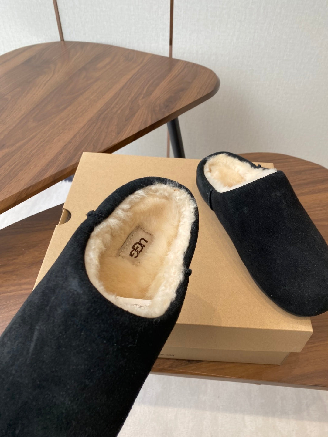 UGG Ansley Suede Mule Slippers – 25FW