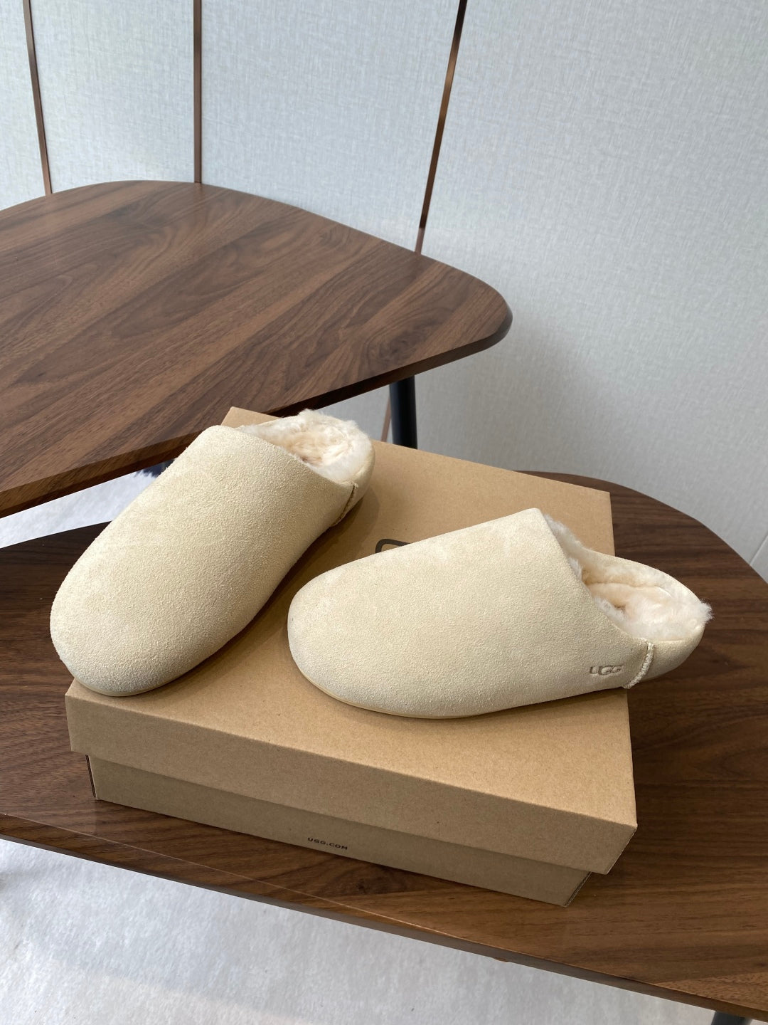 UGG Ansley Suede Mule Slippers – 25FW