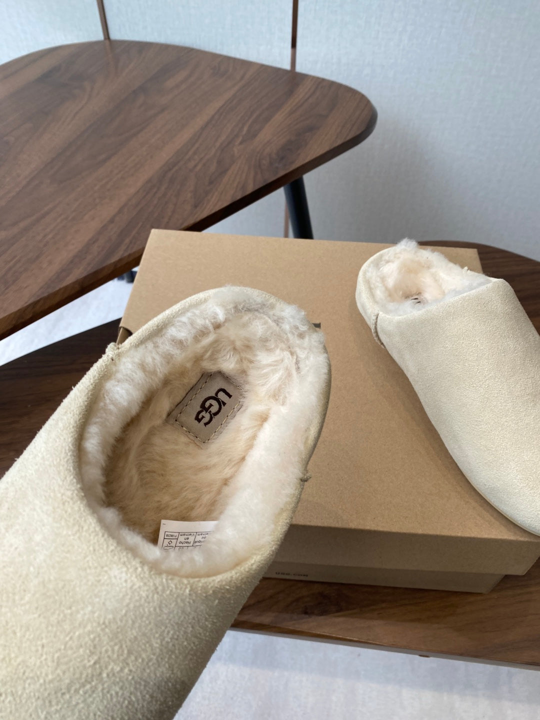 UGG Ansley Suede Mule Slippers – 25FW