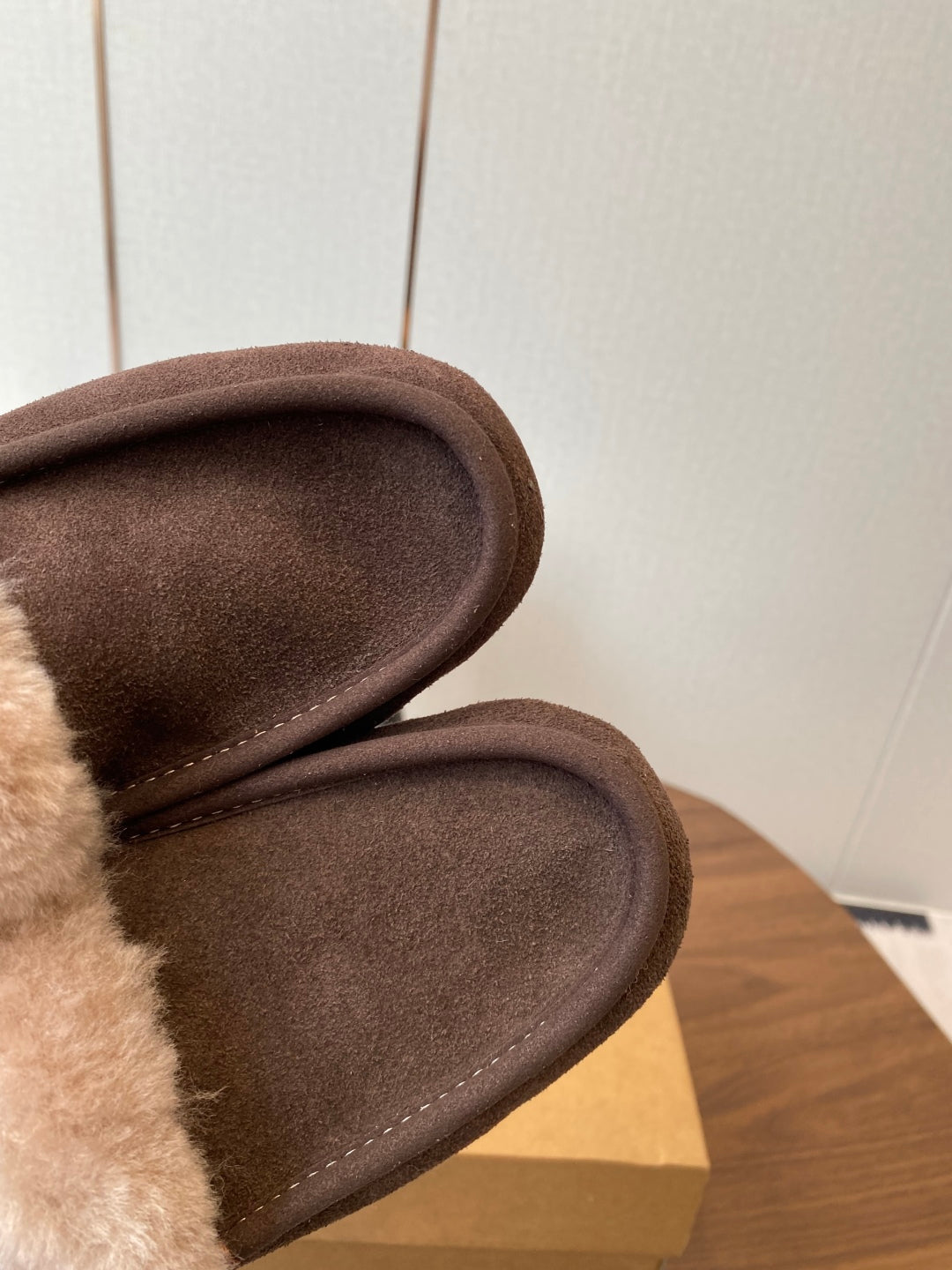 UGG Ansley Suede Mules – 25FW
