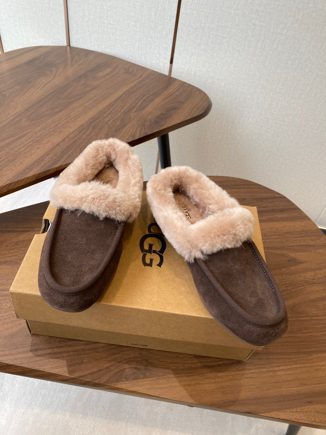 UGG Ansley Suede Mules – 25FW