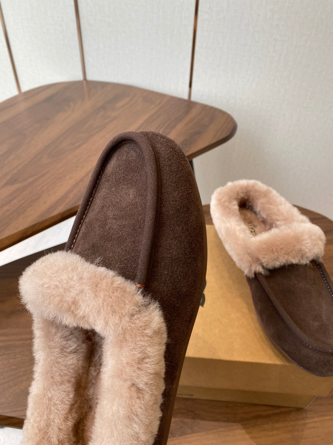 UGG Ansley Suede Mules – 25FW