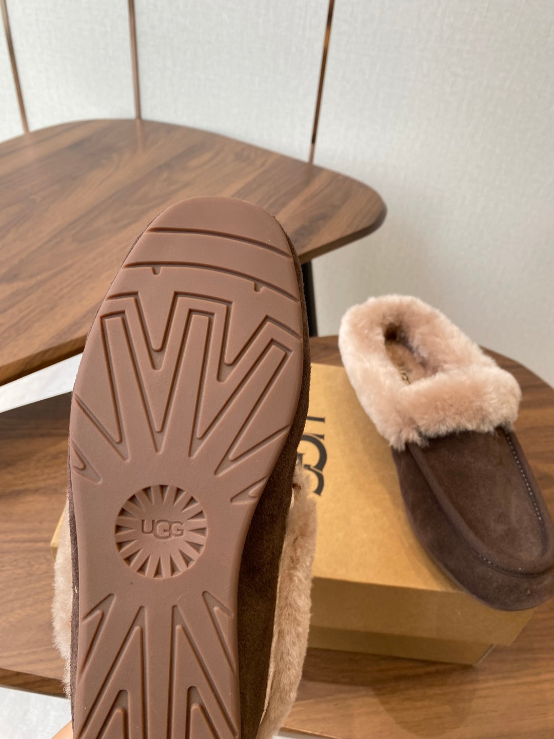 UGG Ansley Suede Mules – 25FW