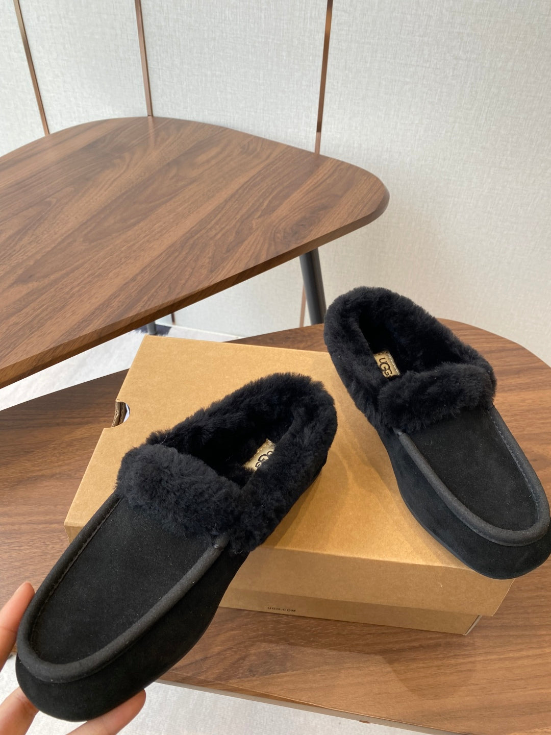 UGG Ansley Suede Mules – 25FW