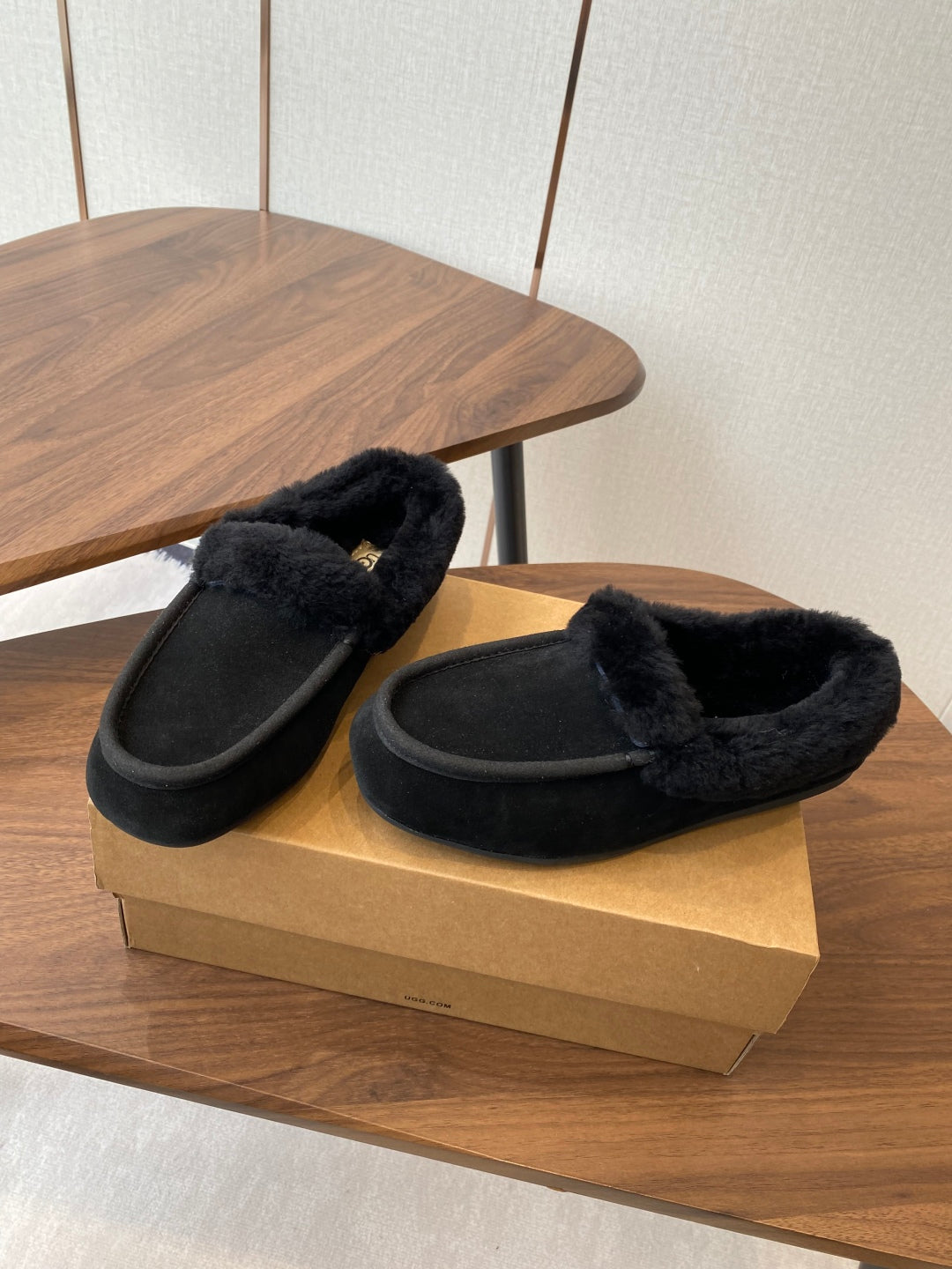 UGG Ansley Suede Mules – 25FW