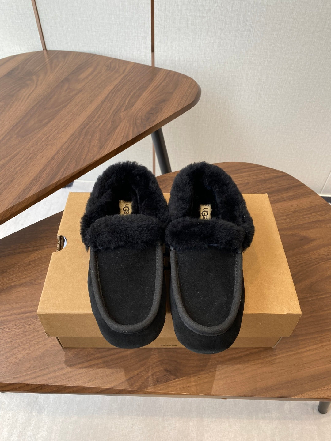 UGG Ansley Suede Mules – 25FW