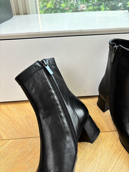 Chanel Suede Chelsea Knight Boots – Autumn/Winter Collection
