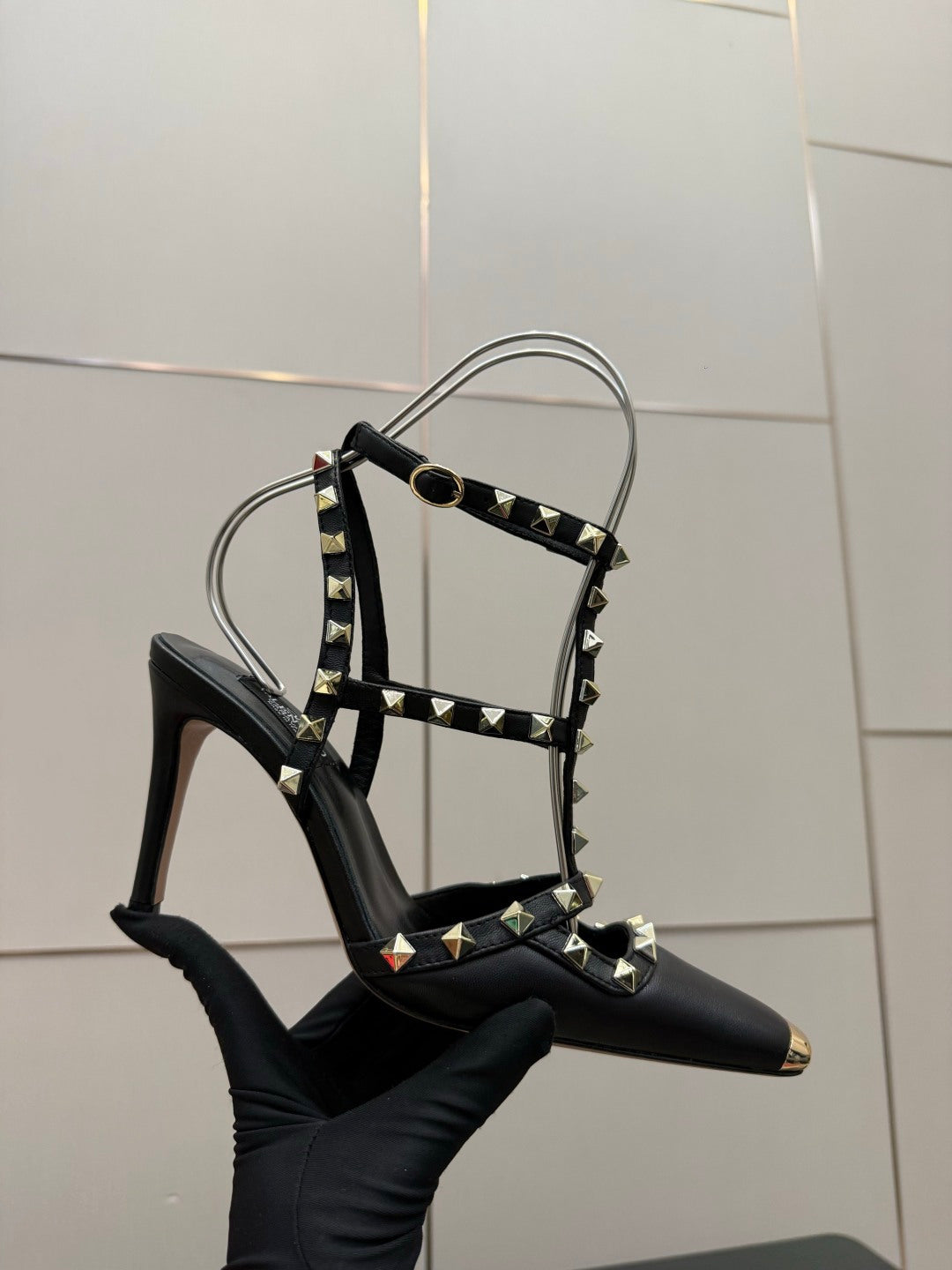 Valentino VLogo Signature Classic Sandals – Spring/Summer Collection