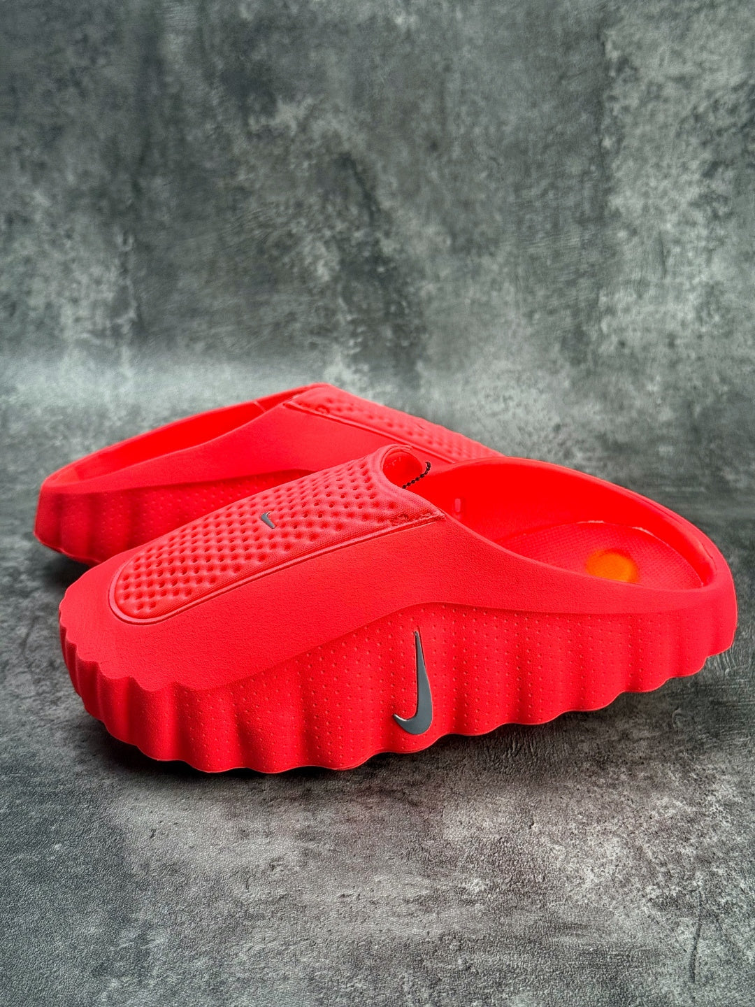 Nike Mind 001 Massage Clogs – Red
