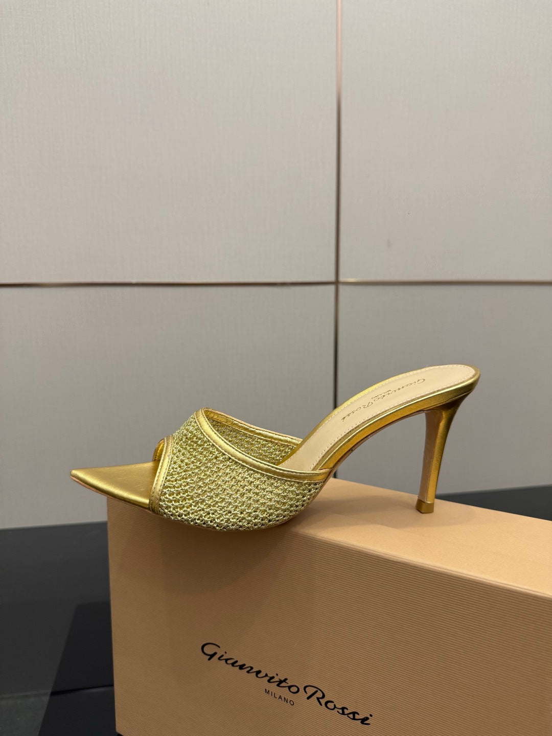 Gianvito Rossi Classic Pointed-Toe Embroidered Pumps