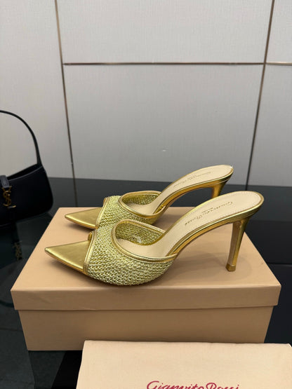 Gianvito Rossi Classic Pointed-Toe Embroidered Pumps