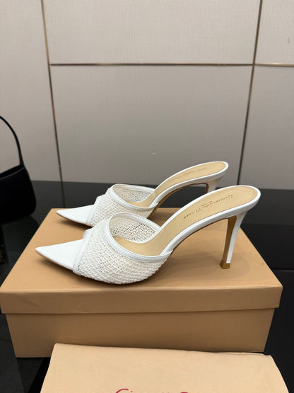 Gianvito Rossi Classic Pointed-Toe Embroidered Pumps