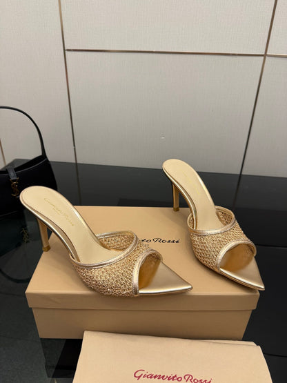 Gianvito Rossi Classic Pointed-Toe Embroidered Pumps