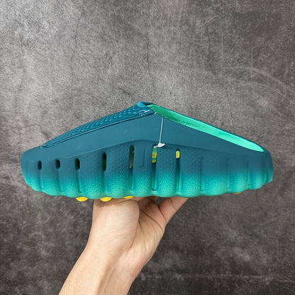 Nike Mind 001 Neuroscience Massage Clogs – Gradient Green