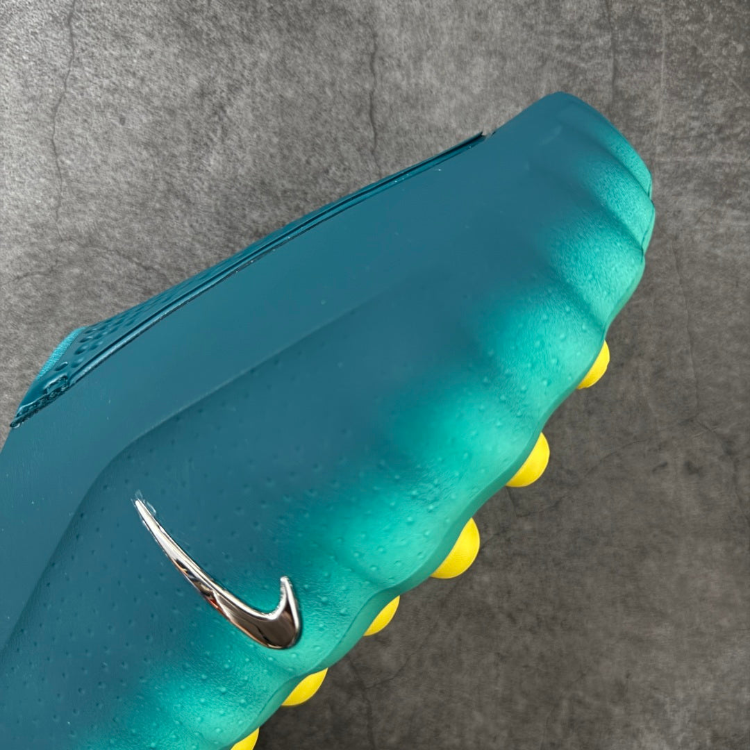 Nike Mind 001 Neuroscience Massage Clogs – Gradient Green