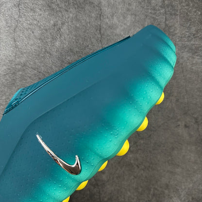 Nike Mind 001 Neuroscience Massage Clogs – Gradient Green
