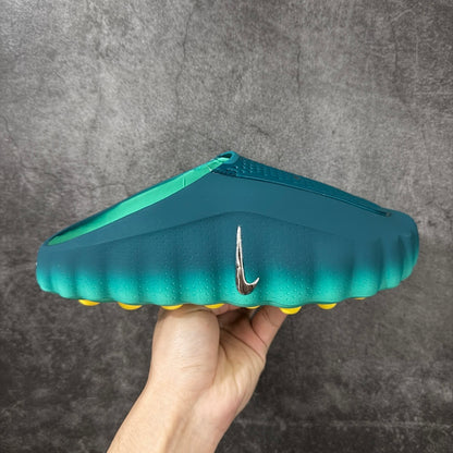 Nike Mind 001 Neuroscience Massage Clogs – Gradient Green