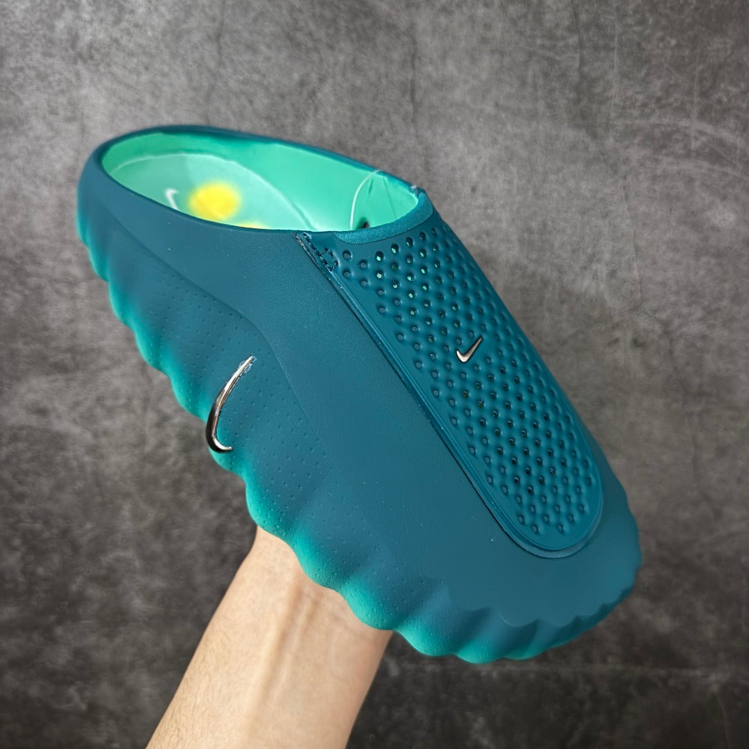 Nike Mind 001 Neuroscience Massage Clogs – Gradient Green