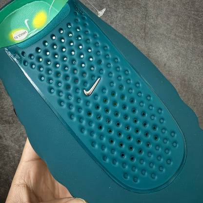 Nike Mind 001 Neuroscience Massage Clogs – Gradient Green