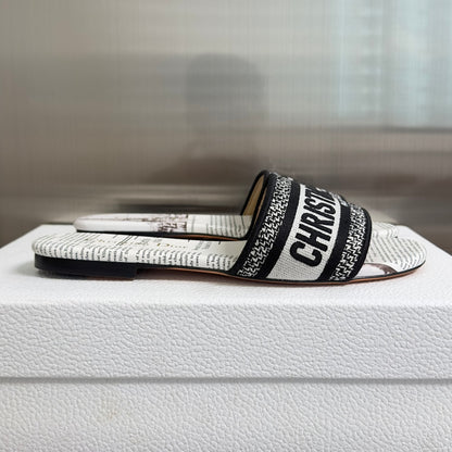 Dior Dway Embroidered Flat Sandals – Spring/Summer Collection – 2026SS