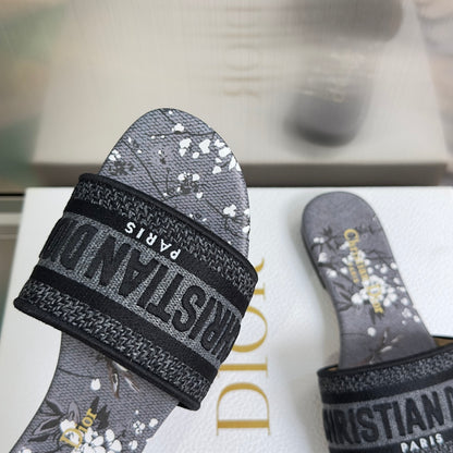 Dior Dway Embroidered Flat Sandals – Spring/Summer Collection – 2026SS