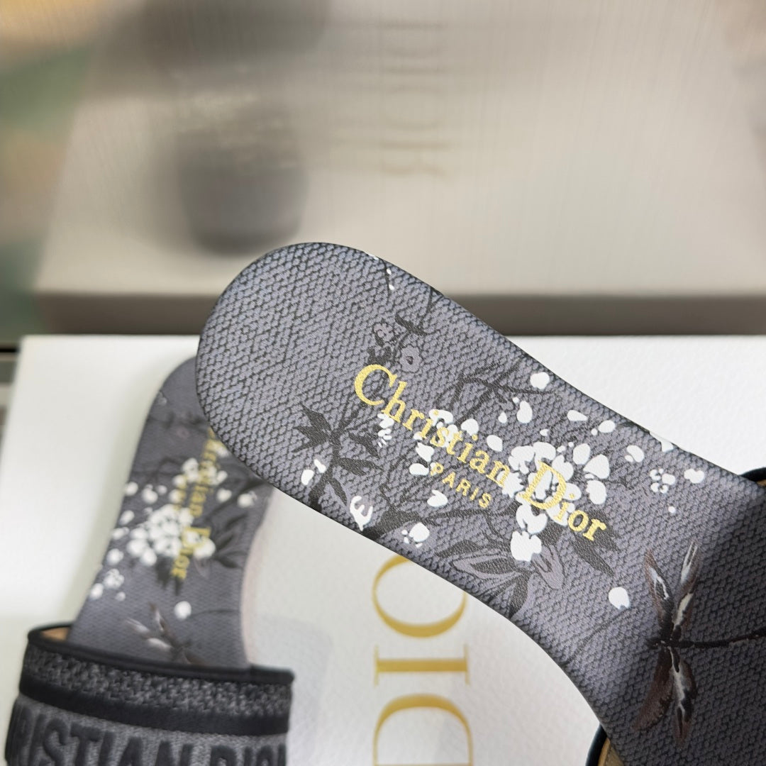 Dior Dway Embroidered Flat Sandals – Spring/Summer Collection – 2026SS
