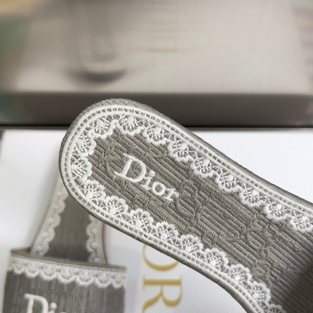 Dior Dentelle Lace Flat Slides – Summer 2026