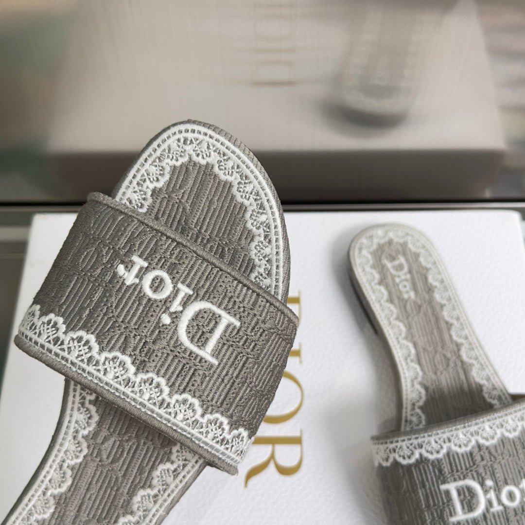 Dior Dentelle Lace Flat Slides – Summer 2026