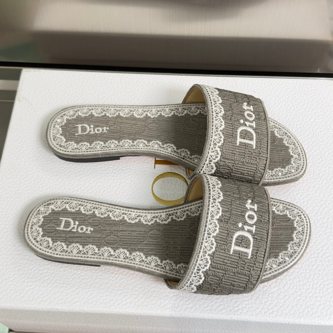 Dior Dentelle Lace Flat Slides – Summer 2026