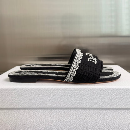 Dior Dentelle Lace Flat Slides – Summer 2026
