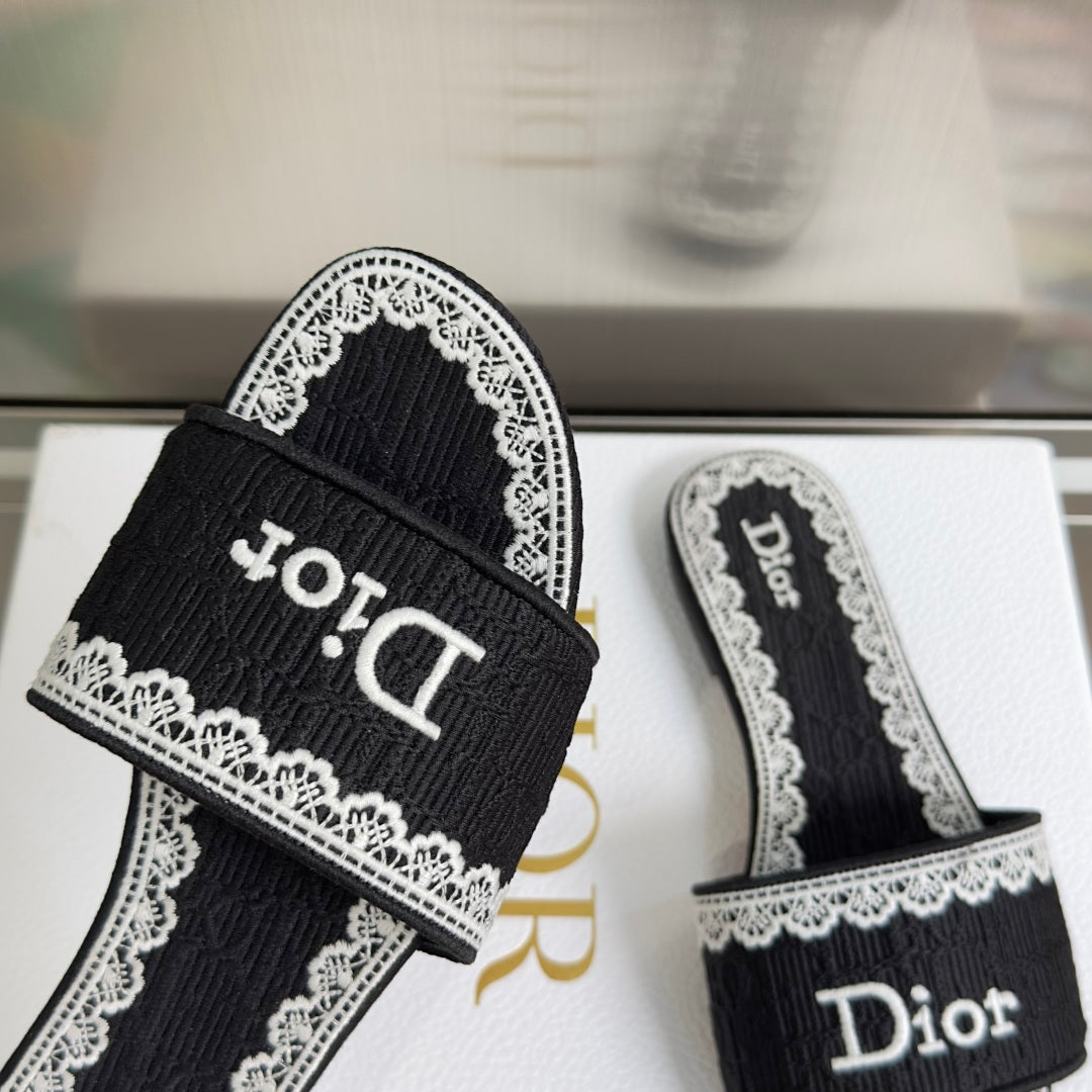 Dior Dentelle Lace Flat Slides – Summer 2026
