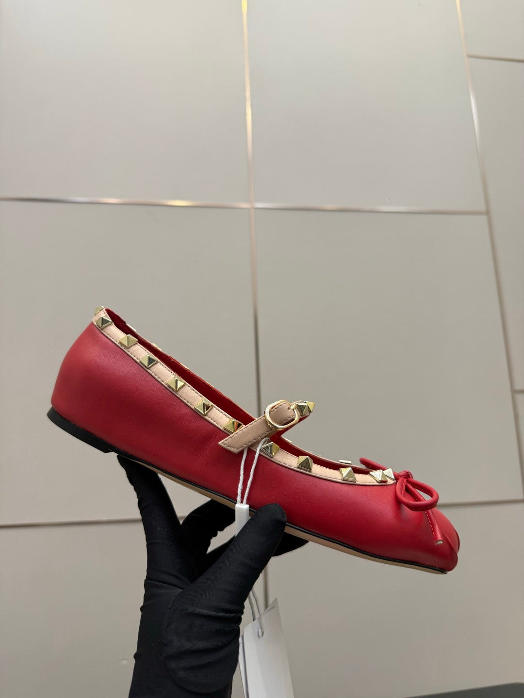 Valentino Classic Leather Sandals – Spring/Summer Collection