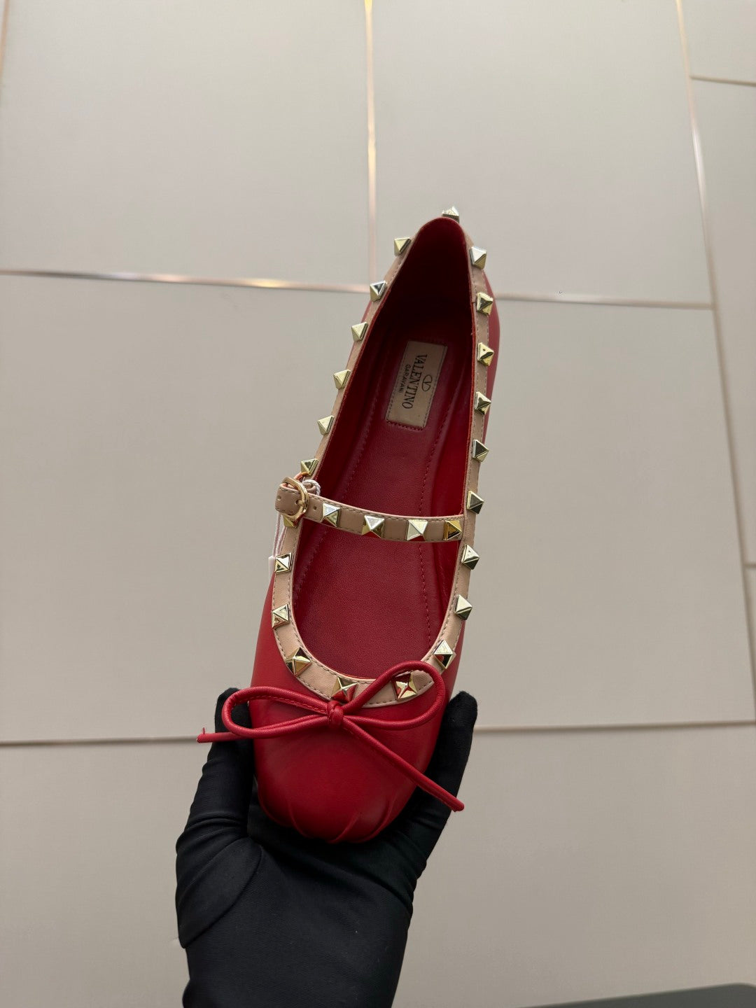 Valentino Classic Leather Sandals – Spring/Summer Collection