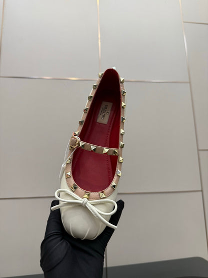 Valentino Classic Leather Sandals – Spring/Summer Collection