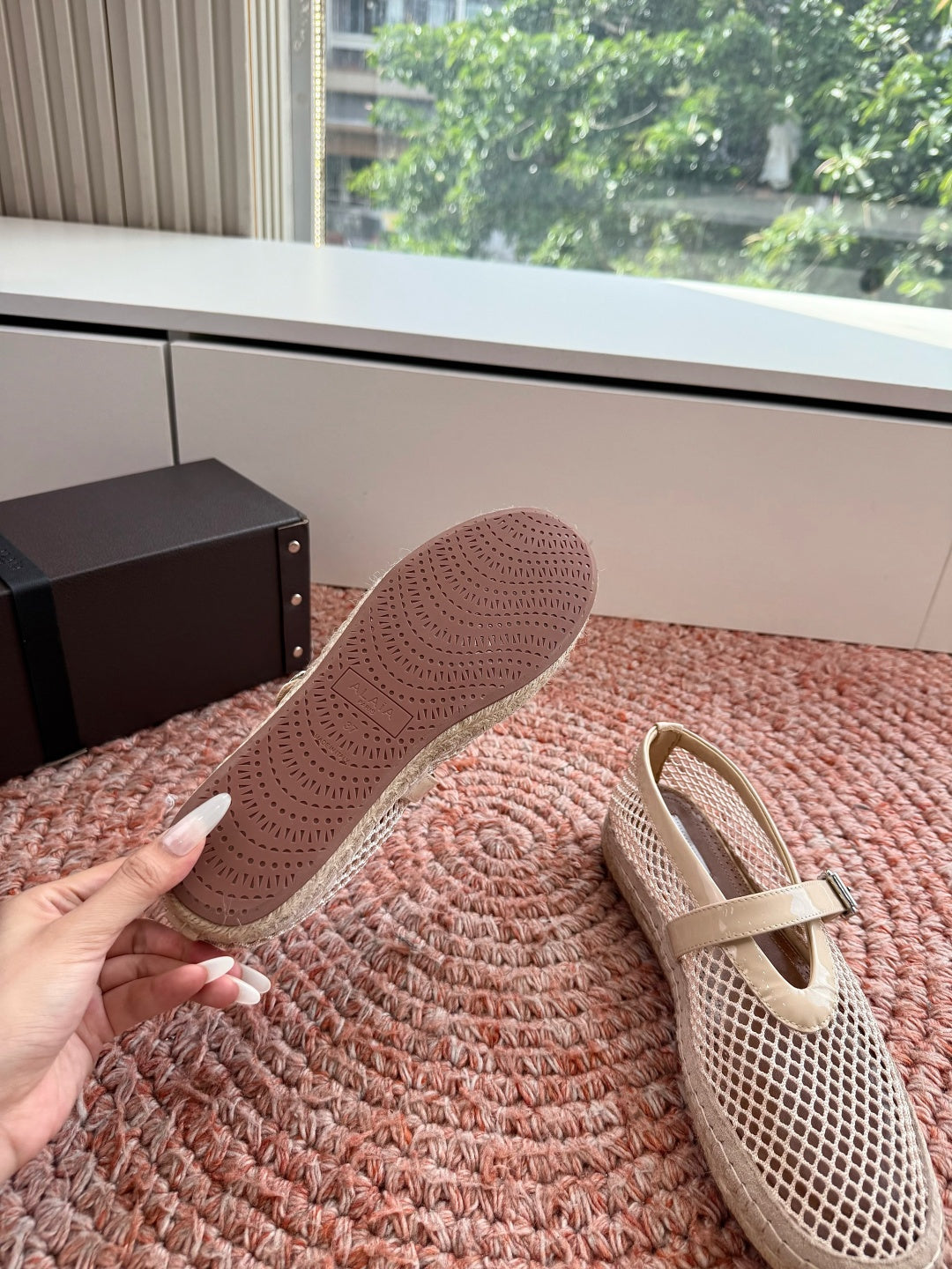 Alaïa Woven Fishnet Mules – 2026 Spring/Summer Collection