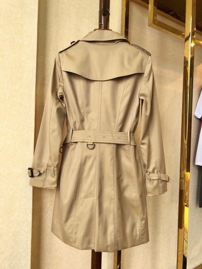 Burberry Sandringham Mid-Length Trench Coat