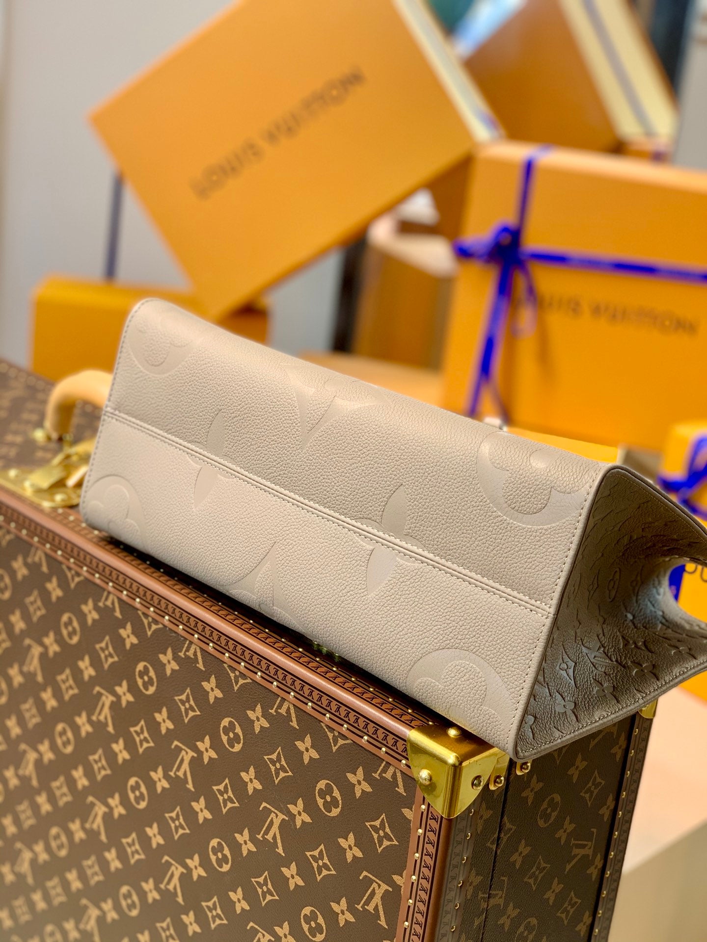 Louis Vuitton ONTHEGO Tote Bag