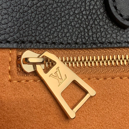 Louis Vuitton Onthego Monogram Tote Bag