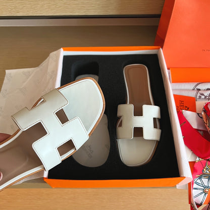 Hermès Handmade Leather Sandals – 2023 Spring Collection