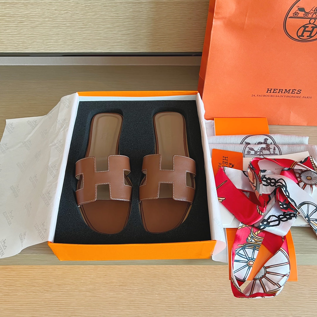 Hermès Handmade Leather Sandals – 2023 Spring Collection