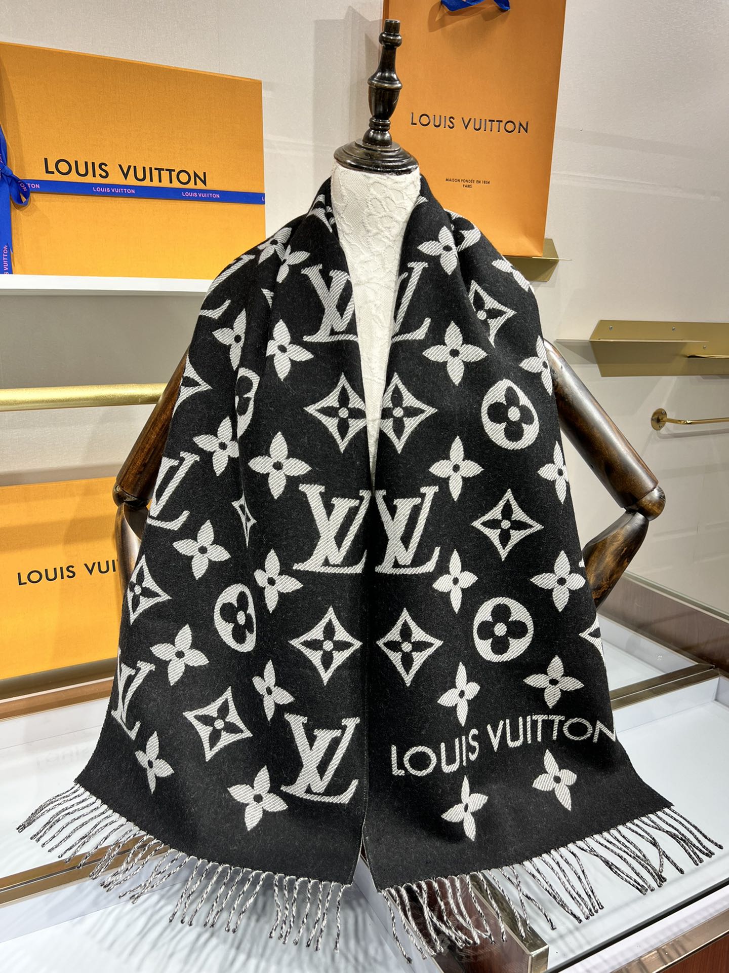 Louis Vuitton Monogram Wool Shawl – 2022 Collection