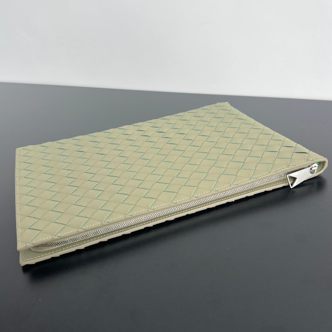 Bottega Veneta Intreccio Half-Zip Clutch Bag 607479
