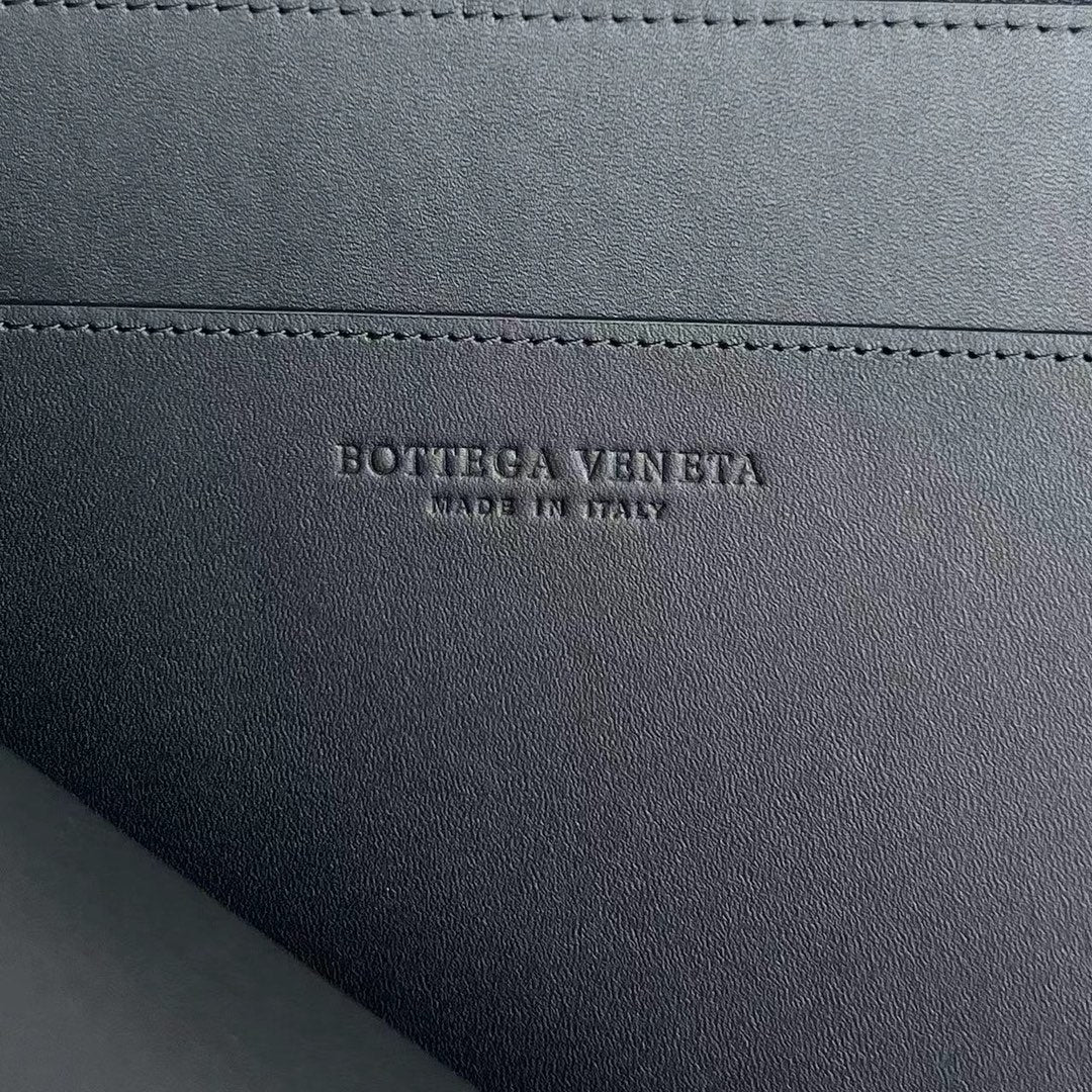 Bottega Veneta Intreccio Half-Zip Clutch Bag 607479