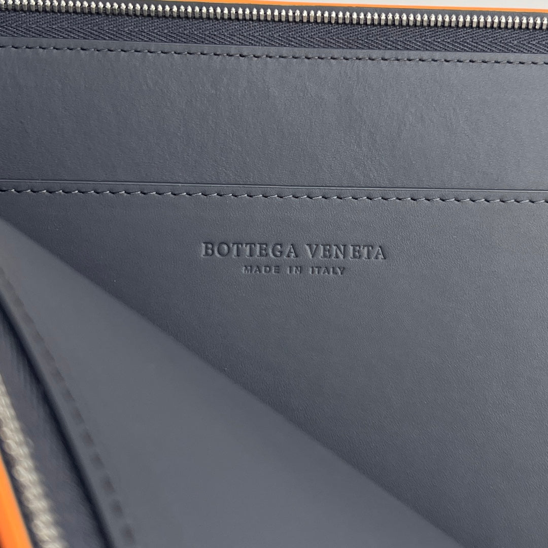 Bottega Veneta Intreccio Half-Zip Clutch Bag 607479