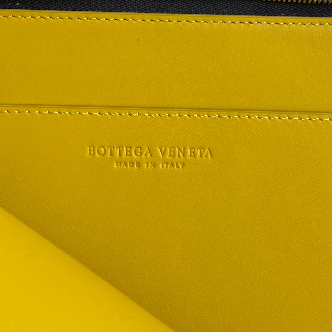 Bottega Veneta Intreccio Half-Zip Clutch Bag 607479