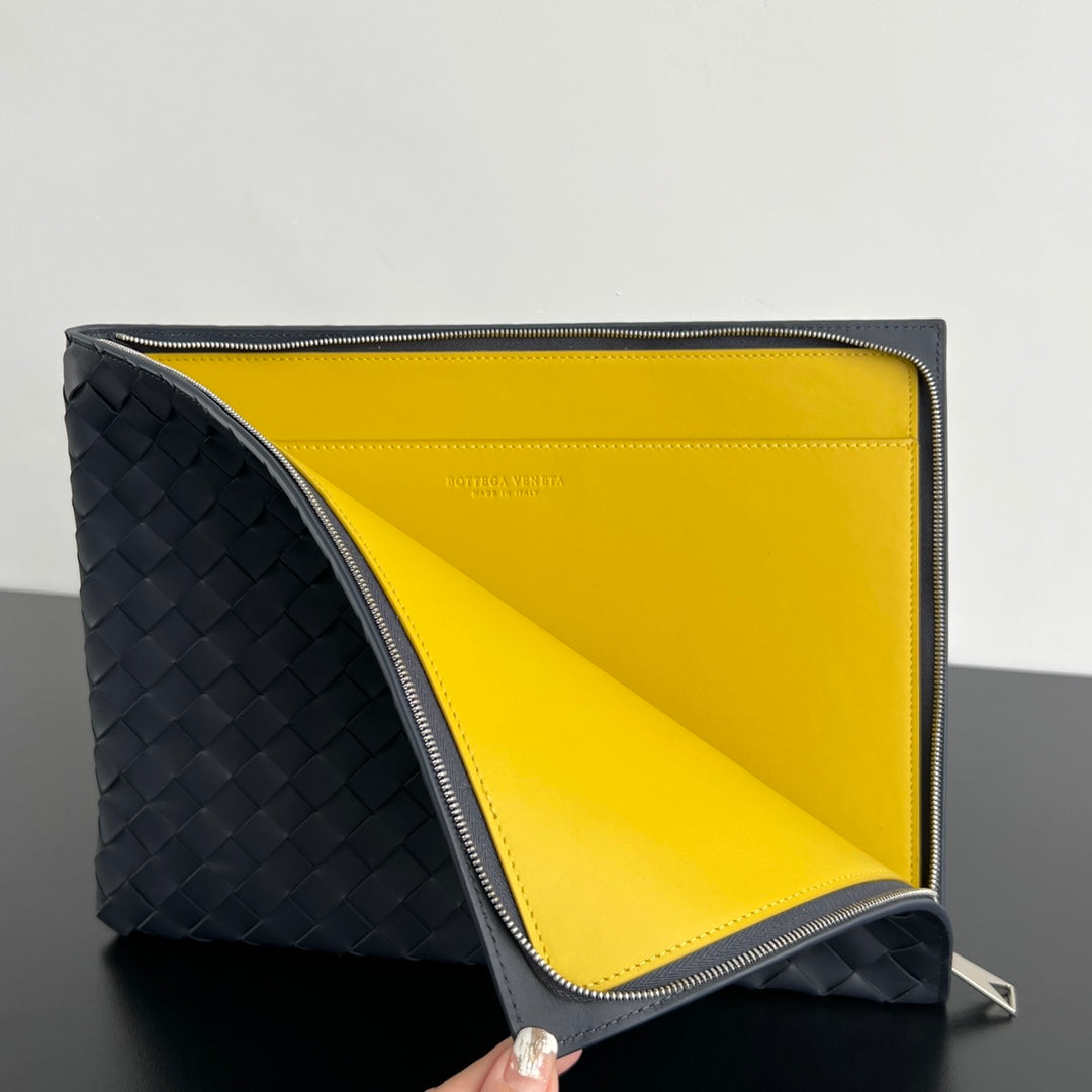 Bottega Veneta Intreccio Half-Zip Clutch Bag 607479