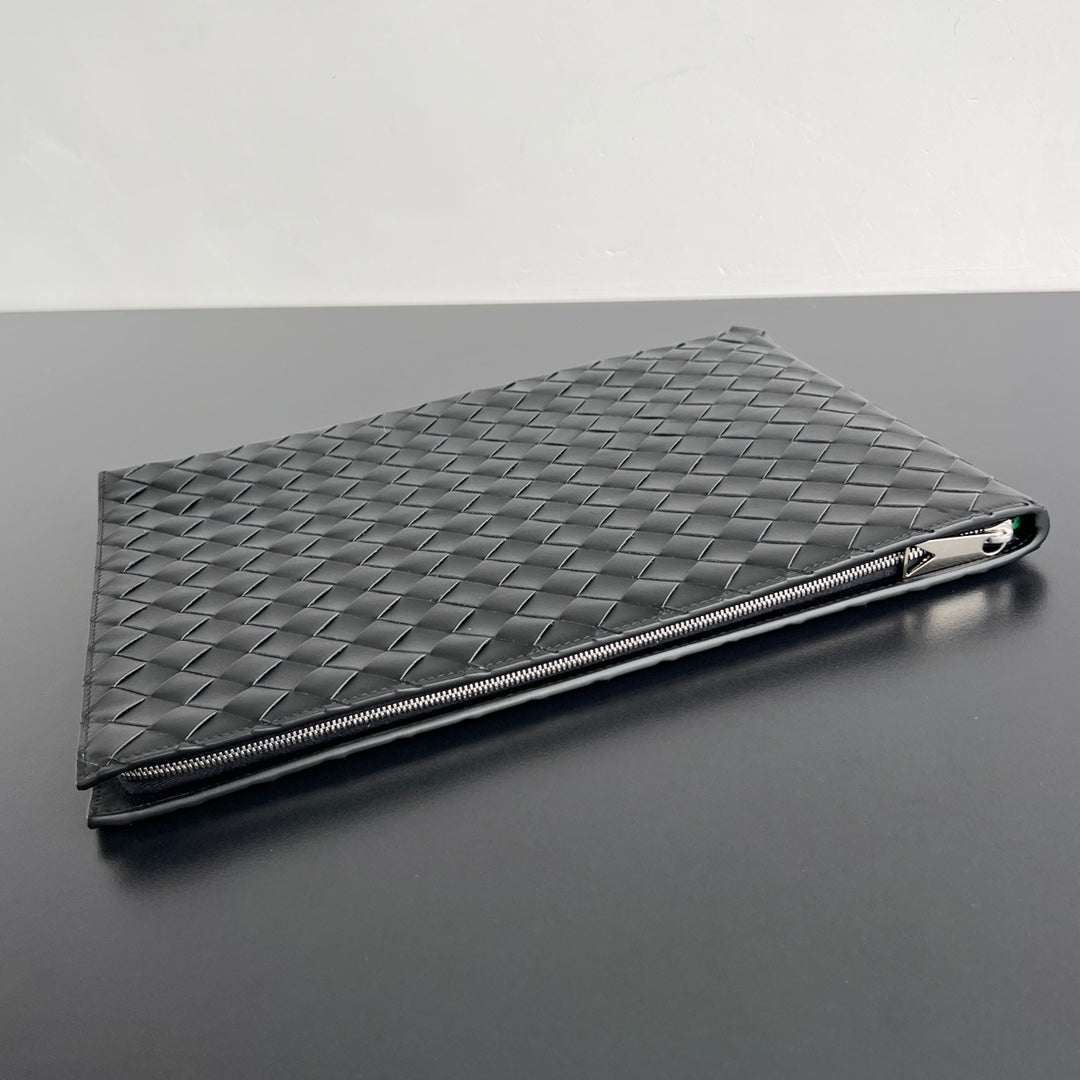 Bottega Veneta Intreccio Half-Zip Clutch Bag 607479